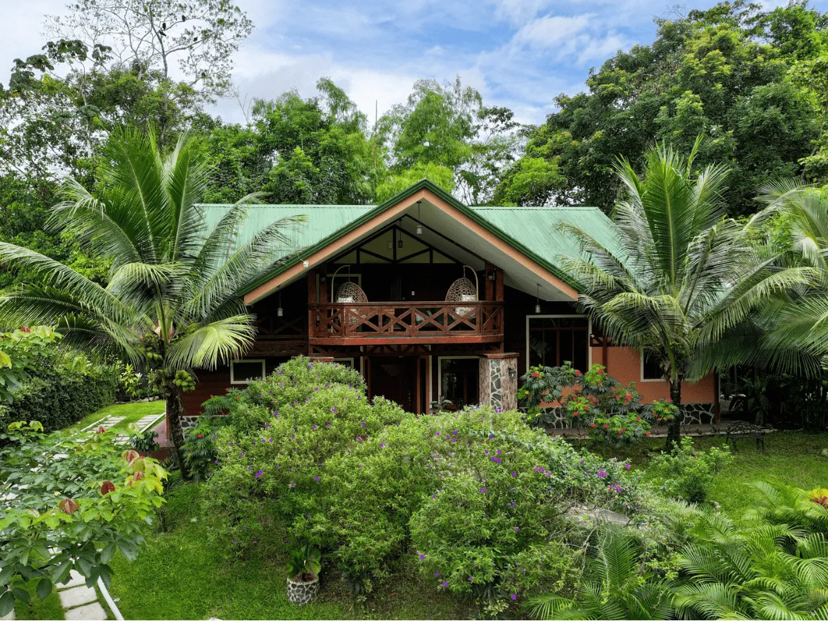 Morada del Colibrí: Your Luxurious Oasis in La Fortuna